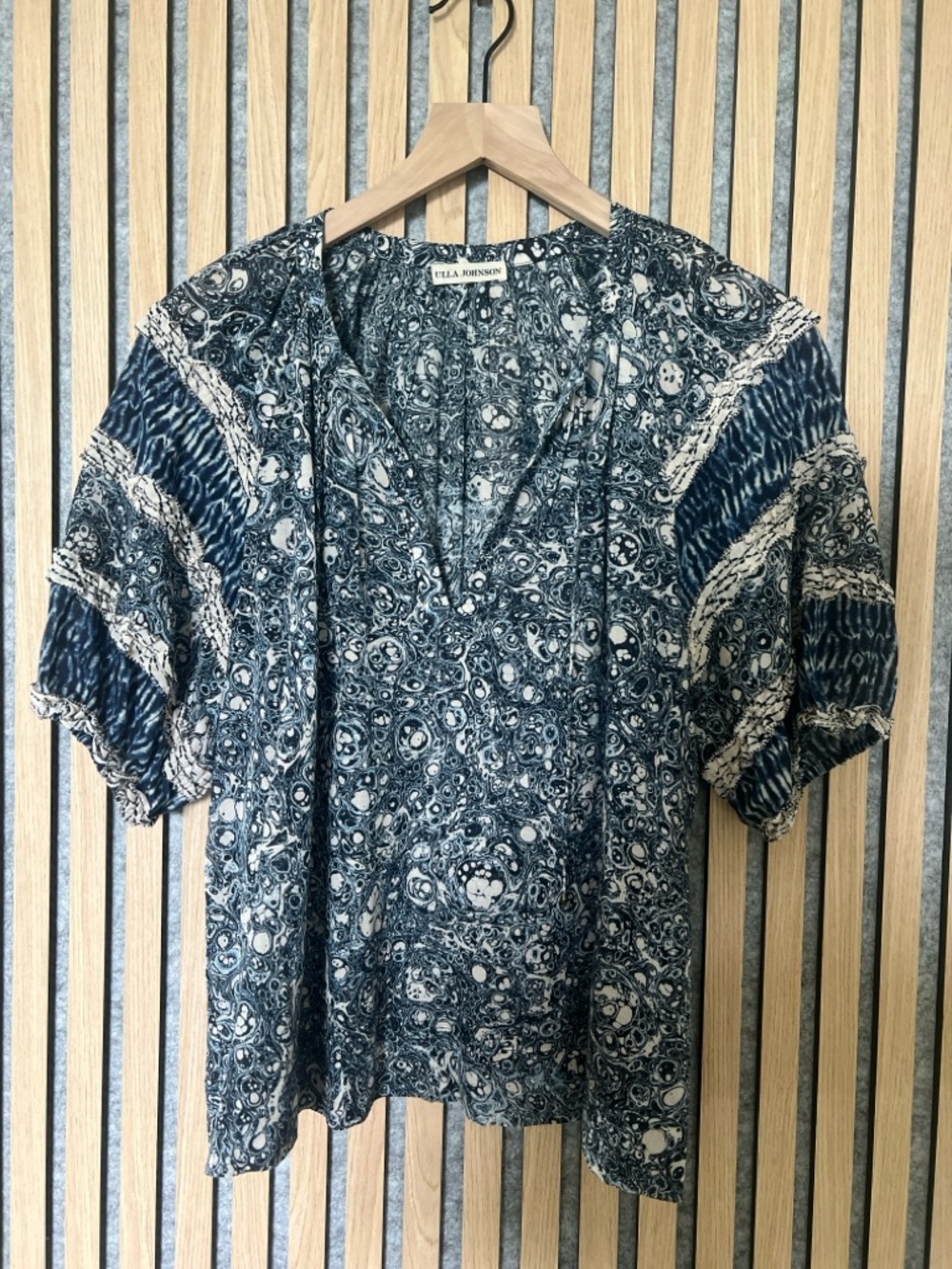 Ulla Johnson Aiko Top in Indigo Navy and White Paisley V-Neck Puff Sleeve Blouse - Picture 4 of 7